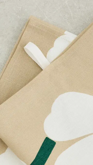 Marimekko Unikko Kitchen Towel Sand/White/Hay/Emerald | Thumbnail 4 Marimekko Unikko Kitchen Towel Sand/White/Hay/Emerald | Thumbnail 4