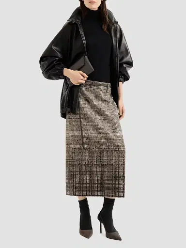 Brunello Cucinelli Women's Sparkling Cashmere and Silk Lightweight Turtleneck Sweater | Thumbnail 6 Brunello Cucinelli Women's Sparkling Cashmere and Silk Lightweight Turtleneck Sweater | Thumbnail 6