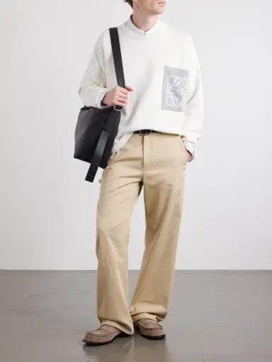 Loewe Loop Logo-Debossed Leather Messenger Bag - Men | Thumbnail 3