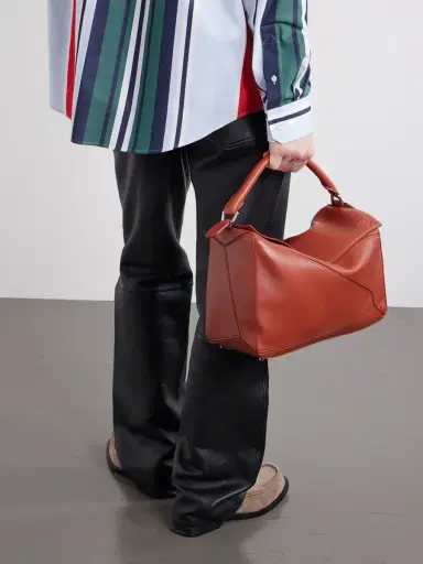 Loewe Puzzle Featherlight Large Leather Messenger Bag - Men | Thumbnail 2