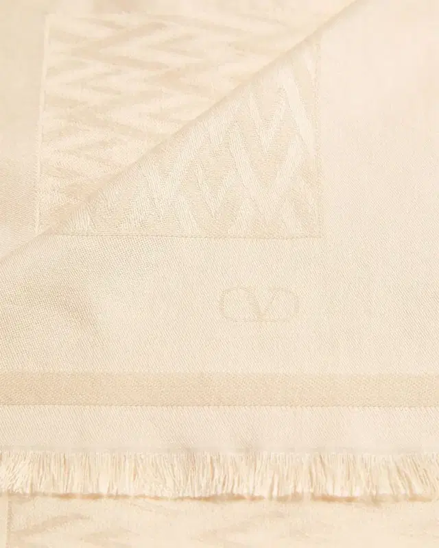 Valentino Garavani Toute La V Logo Jacquard Shawl
