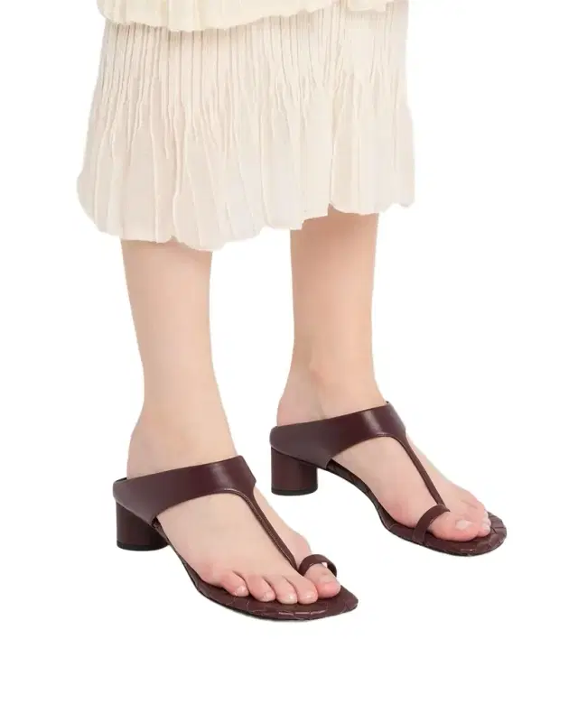 Bottega Veneta 40mm Livia Leather Kitten-Heel Thong Sandals