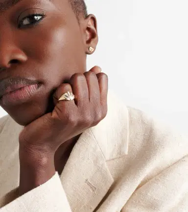 Yvonne Léon Yvonne Léon Baby Chevalière 9kt ring with diamonds | Thumbnail 3