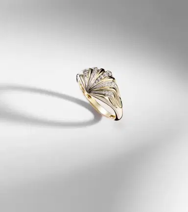 Yvonne Léon Yvonne Léon Baby Chevalière 9kt ring with diamonds | Thumbnail 5