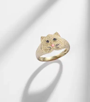 Yvonne Léon Yvonne Léon Chevalière Chaton Mini 9kt gold ring with black diamonds | Thumbnail 5