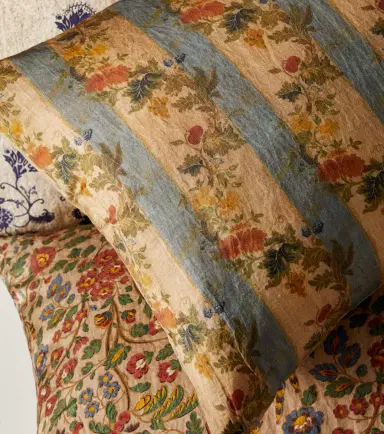 The House of Lyria Elemi floral cushion | Thumbnail 3