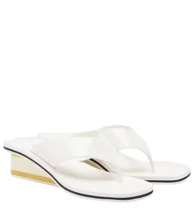 Chloe Chloé Swimming Cool patent leather thong sandals | Thumbnail 1