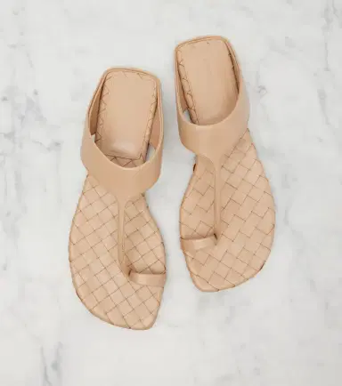 Bottega Veneta Livia Intrecciato leather thong sandals | Thumbnail 2