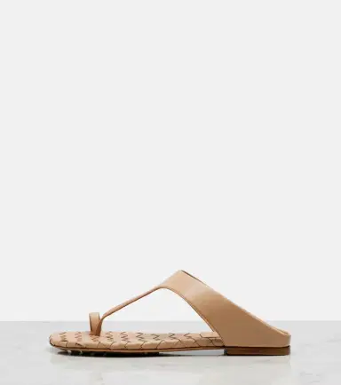 Bottega Veneta Livia Intrecciato leather thong sandals | Thumbnail 4