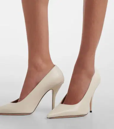 Valentino Garavani Cuttie leather pumps | Thumbnail 5