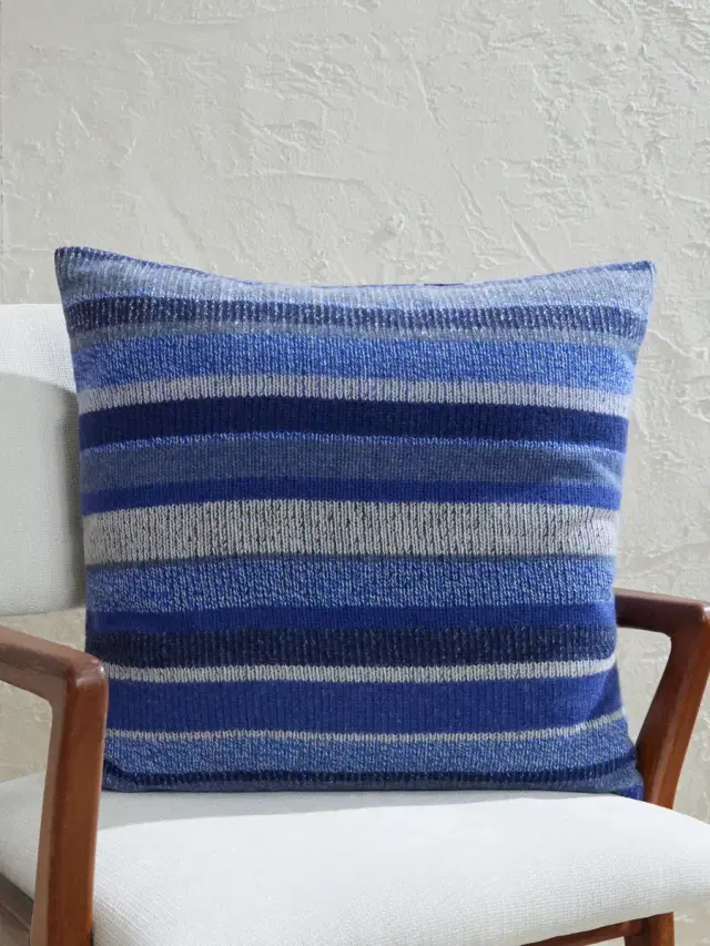 The Elder Statesman Striped Knitted Cashmere Cushion - Men