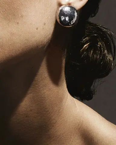 Ippolita Hammered Button Stud Clip Earrings in Sterling | Thumbnail 2