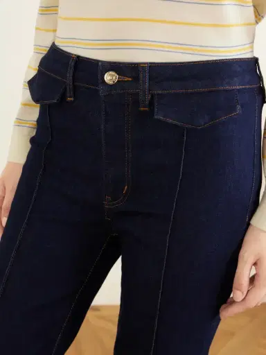 Frame The Icon Mid-rise Flared Jeans | Thumbnail 5 Frame The Icon Mid-rise Flared Jeans | Thumbnail 5