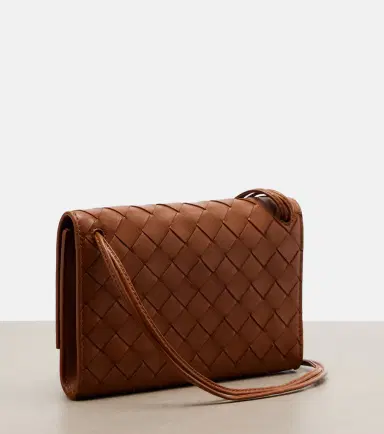 Bottega Veneta Andiamo Intrecciato leather pouch | Thumbnail 2