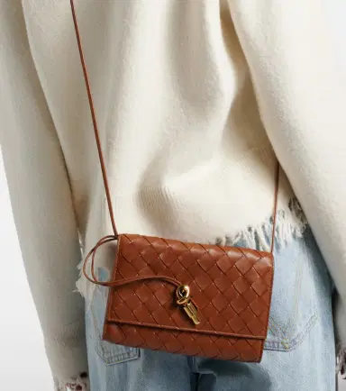 Bottega Veneta Andiamo Intrecciato leather pouch | Thumbnail 7