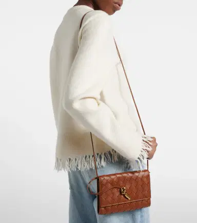 Bottega Veneta Andiamo Intrecciato leather pouch | Thumbnail 8