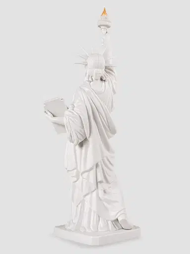 Lladro 250th Anniversary Statue Of Liberty - White | Thumbnail 2 Lladro 250th Anniversary Statue Of Liberty - White | Thumbnail 2
