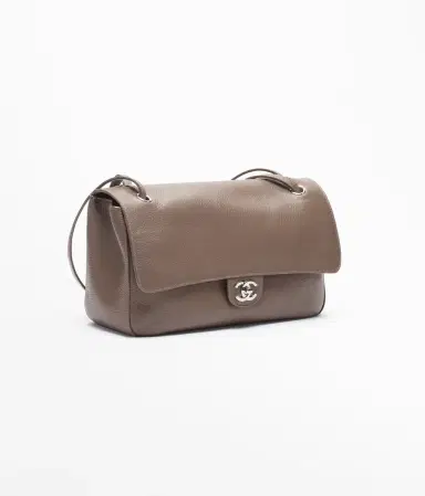 Chanel Maxi Flapbag | Thumbnail 2 Chanel Maxi Flapbag | Thumbnail 2