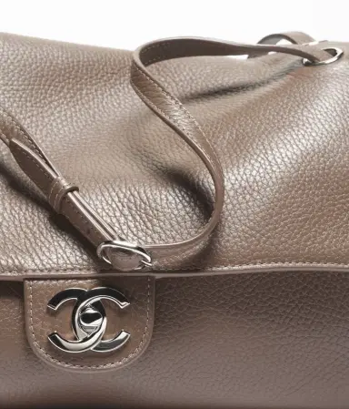 Chanel Maxi Flapbag | Thumbnail 4 Chanel Maxi Flapbag | Thumbnail 4