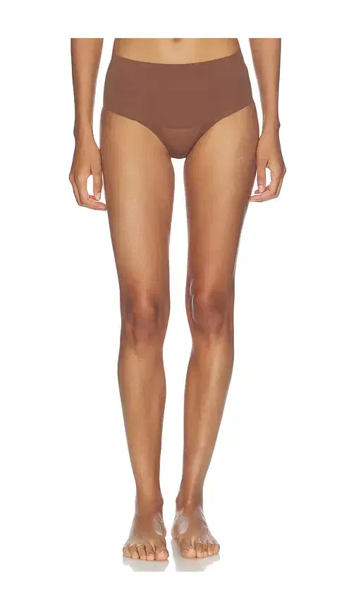 Supersmooth Undie-tectable Brief