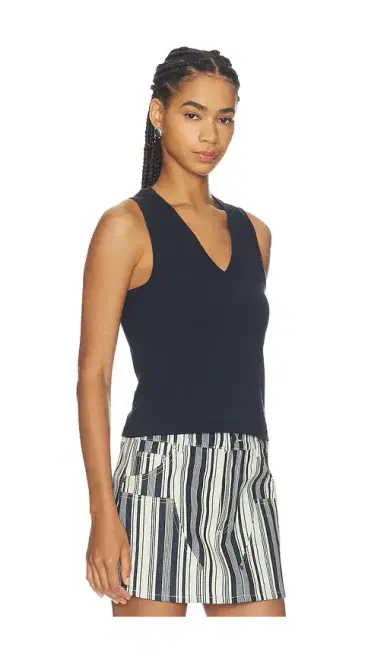 RENGGLI V-neck Tank | Thumbnail 2