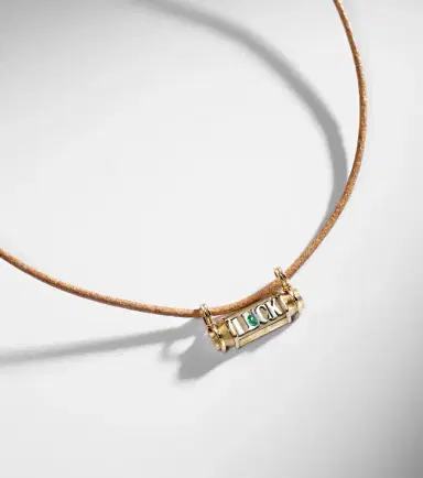 Marie Lichtenberg Luck Smash 18kt gold and leather locket necklace with emerald | Thumbnail 4
