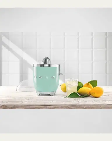 Smeg Retro-Style Electric Citrus Juicer | Thumbnail 4 Smeg Retro-Style Electric Citrus Juicer | Thumbnail 4