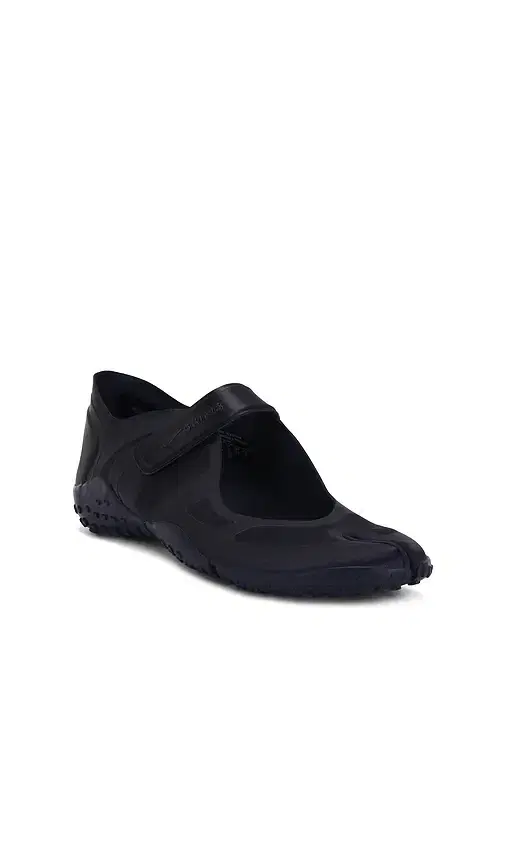 NikeSKIMS Rift Satin Sneaker