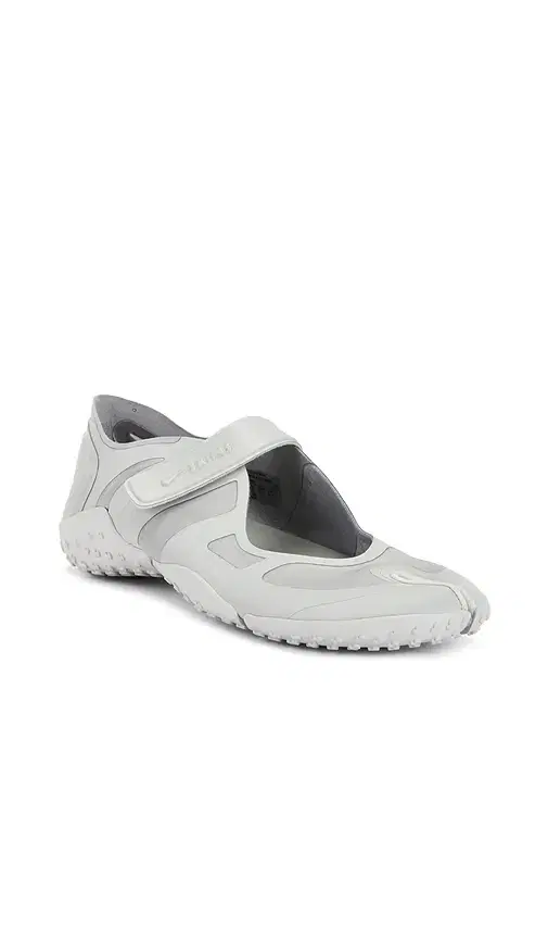 NikeSKIMS Rift Satin Sneaker