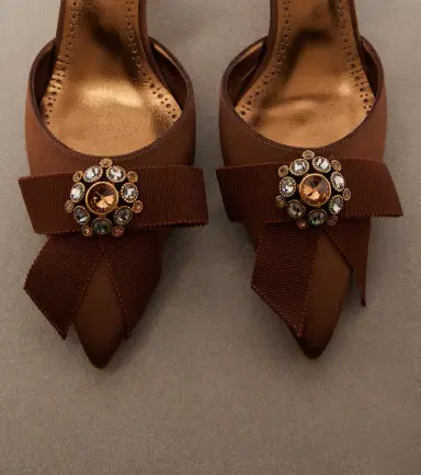 Manolo Blahnik Apidosa embellished satin pumps | Thumbnail 3