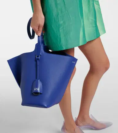 Loewe Bilbao Medium leather bucket bag | Thumbnail 4 Loewe Bilbao Medium leather bucket bag | Thumbnail 4