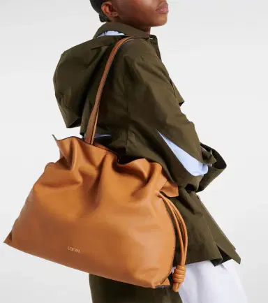 Loewe Flamenco Large leather clutch | Thumbnail 3