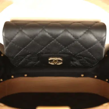 Chanel Pre-owned Chanel Small Round CC Vanity Case Tan Beechwood, Black Calfskin Antique Gold Hardware | Thumbnail 11