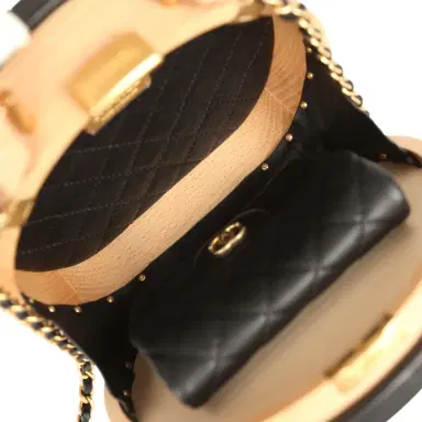 Chanel Pre-owned Chanel Small Round CC Vanity Case Tan Beechwood, Black Calfskin Antique Gold Hardware | Thumbnail 9