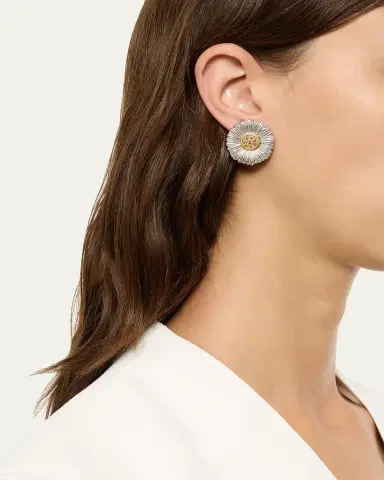 Buccellati Blossoms Daisy Button Earrings with Diamonds | Thumbnail 2 Buccellati Blossoms Daisy Button Earrings with Diamonds | Thumbnail 2