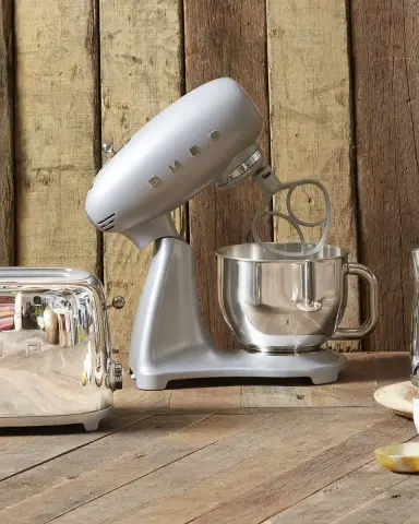 Smeg Metallic Retro-Style Electric Kettle | Thumbnail 5