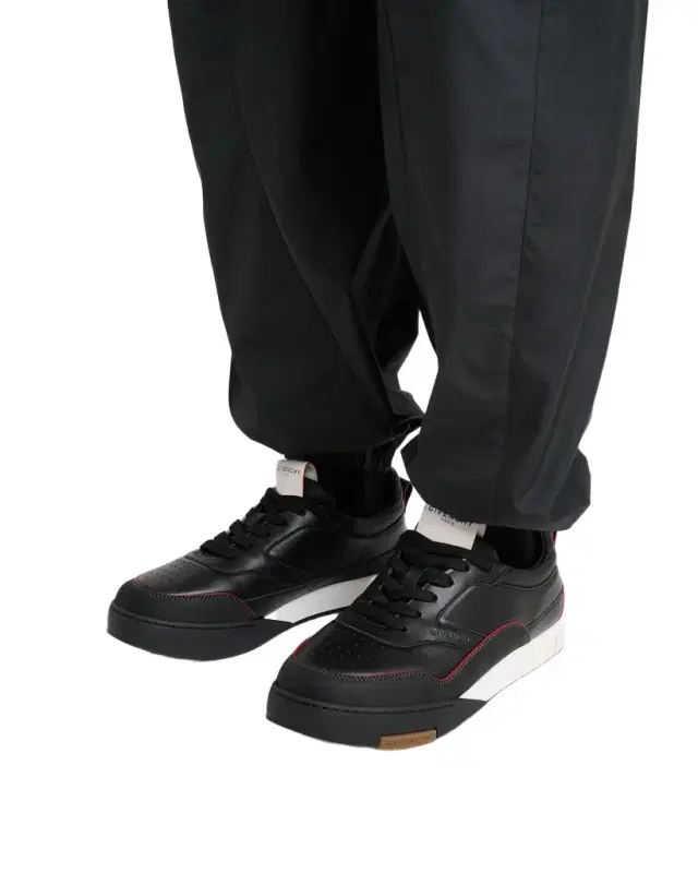 Givenchy Men 's Yard Court Leather Low-Top Sneakers