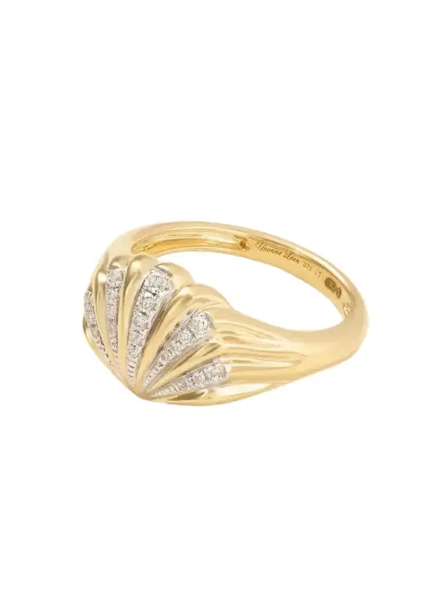 Yvonne Léon Baby Chevalière Coquillage 9-karat Gold Diamond Ring