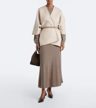 Max Mara Virgin wool cape | Thumbnail 3 Max Mara Virgin wool cape | Thumbnail 3