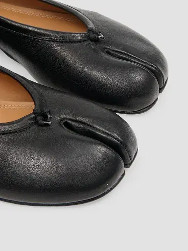 Maison Margiela Women's Tabi Leather Ballerina Flats | Thumbnail 5 Maison Margiela Women's Tabi Leather Ballerina Flats | Thumbnail 5