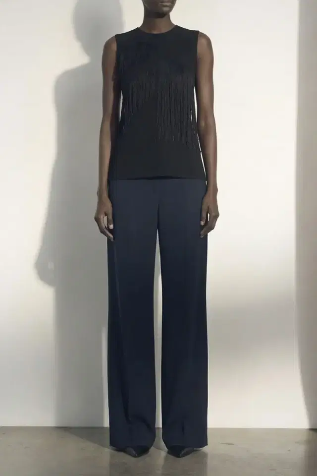 SLEEVELESS FRINGE KNIT TOP