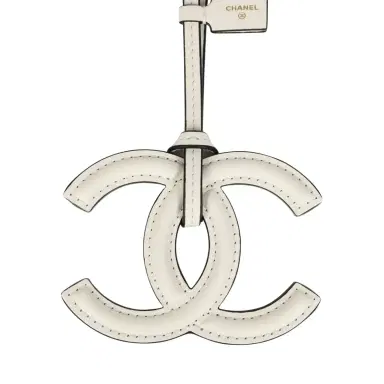 Chanel Chanel CC Logo Bag Charm White Lambskin Gold Hardware | Thumbnail 2 Chanel Chanel CC Logo Bag Charm White Lambskin Gold Hardware | Thumbnail 2