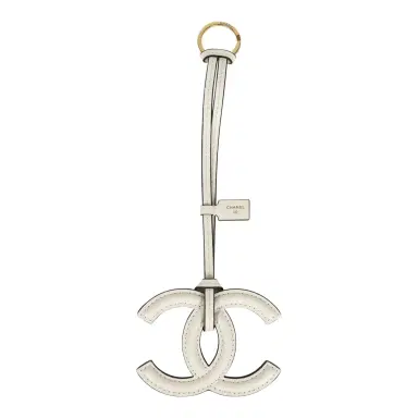 Chanel Chanel CC Logo Bag Charm White Lambskin Gold Hardware | Thumbnail 1 Chanel Chanel CC Logo Bag Charm White Lambskin Gold Hardware | Thumbnail 1