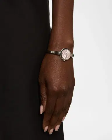 Gucci 24mm Model 2000 Watch on Hinged Bangle | Thumbnail 2 Gucci 24mm Model 2000 Watch on Hinged Bangle | Thumbnail 2