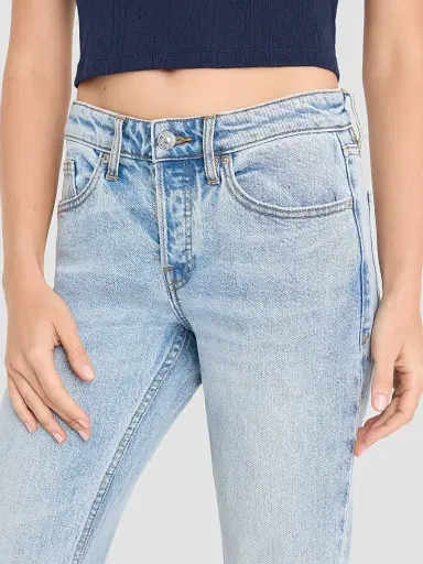 GOOD AMERICAN Women's Vintage Low-Rise Relaxed Flare Jeans - Indigo | Thumbnail 4 GOOD AMERICAN Women's Vintage Low-Rise Relaxed Flare Jeans - Indigo | Thumbnail 4