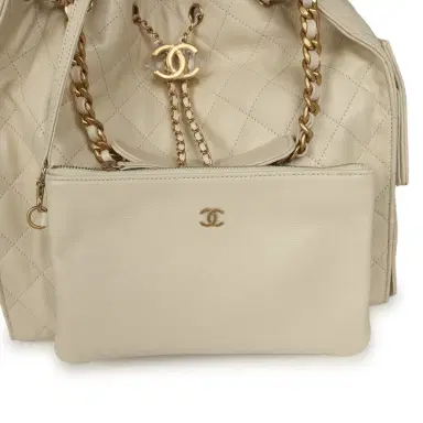 Chanel Chanel Medium 25 Hobo Bag Light Beige Caviar Antique Gold Hardware | Thumbnail 8 Chanel Chanel Medium 25 Hobo Bag Light Beige Caviar Antique Gold Hardware | Thumbnail 8