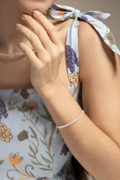 BAGGINS Baby Ayoka Pearl Bracelet- Yellow Gold | Thumbnail 2 BAGGINS Baby Ayoka Pearl Bracelet- Yellow Gold | Thumbnail 2