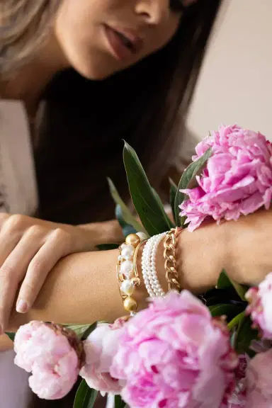 BAGGINS Baby Ayoka Pearl Bracelet- Yellow Gold | Thumbnail 5 BAGGINS Baby Ayoka Pearl Bracelet- Yellow Gold | Thumbnail 5