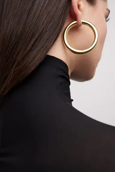 Jennifer Fisher Baby Samira Hinged Hoop Earrings - Yellow Gold - 1.5in | Thumbnail 2