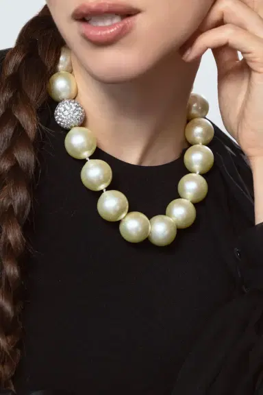 FANTASIA by DESERIO Ball Clasp Pearl Necklace | Thumbnail 3